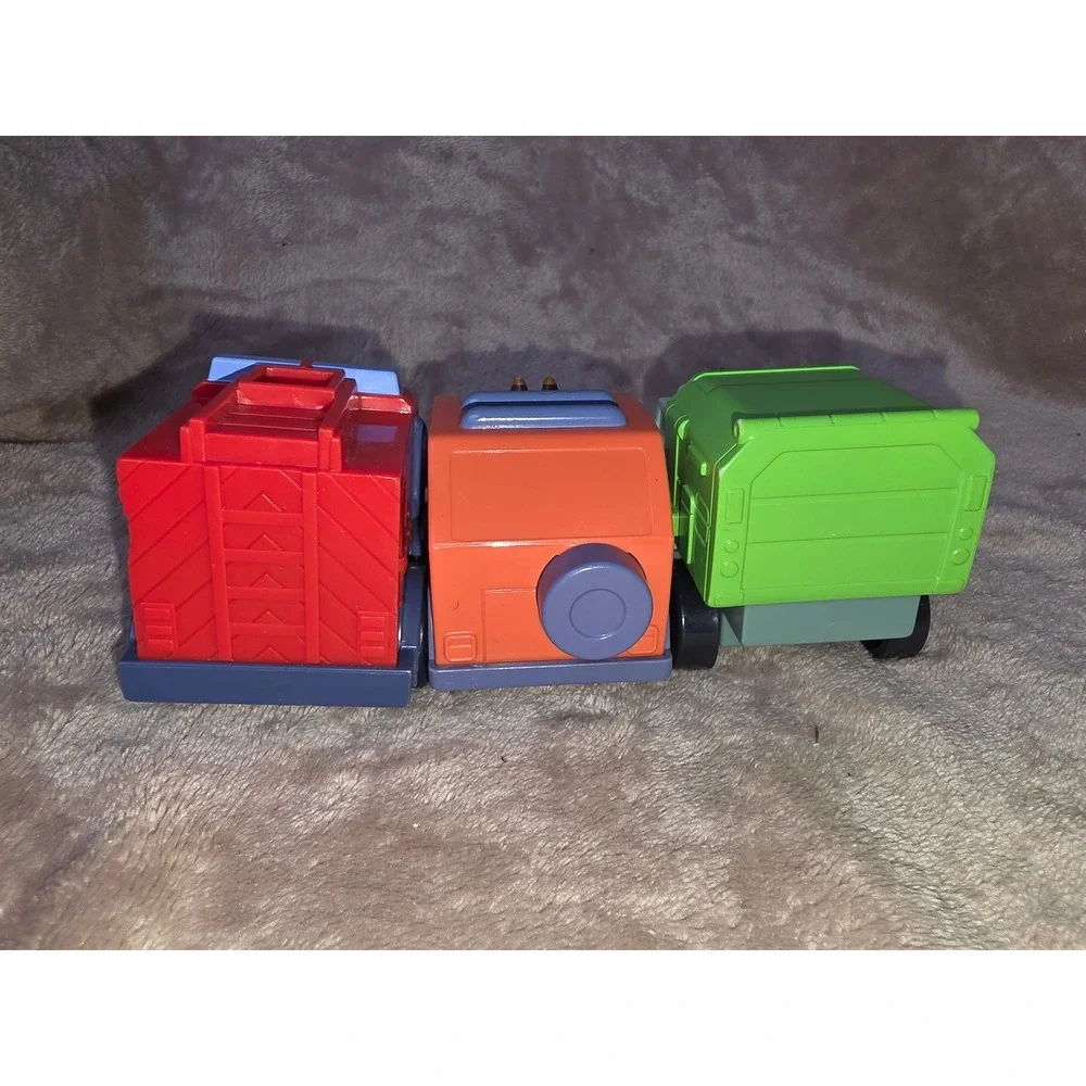 Bluey and Friends Toy Vehicle Lot Fire Truck Garbage Truck Bingo Chilli 3pc Set